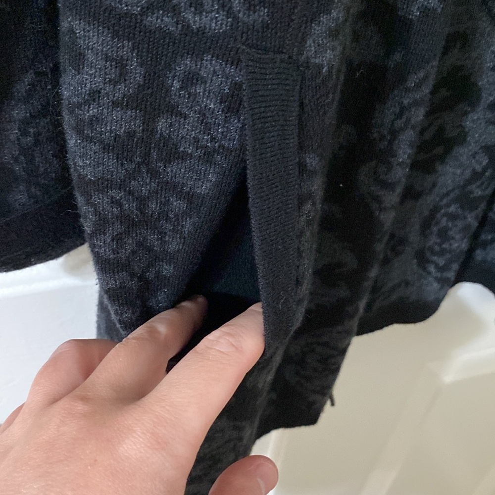 NWOT black and grey damask print zip up long sleeve sweater - Picture 2 of 7